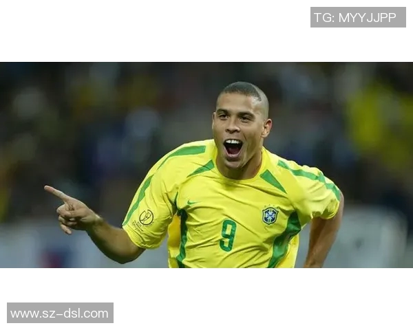 哈维西蒙斯的崛起之路：从天才少年到足球场上的耀眼明星